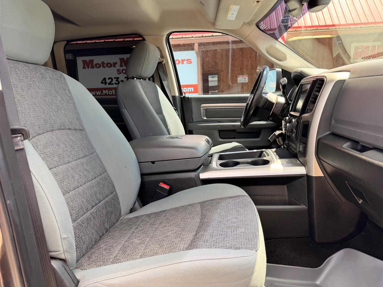 RAM 2500 Big Horn 4x4 Crew Cab 6'4" Box 2017