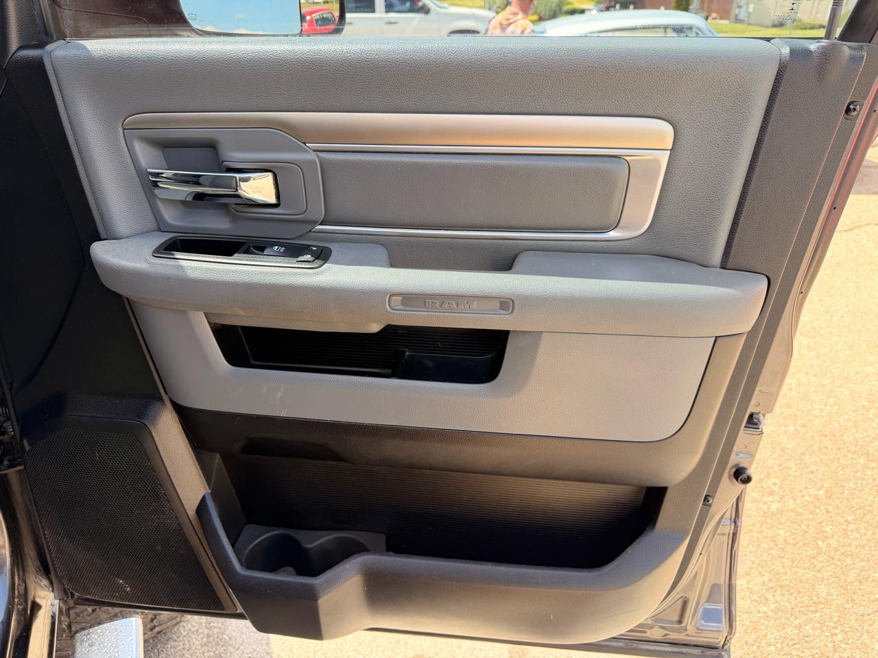 RAM 2500 Big Horn 4x4 Crew Cab 6'4" Box 2017