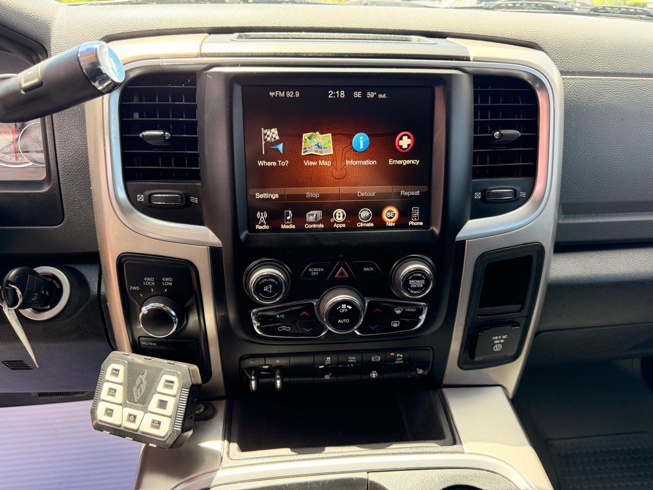 RAM 2500 Big Horn 4x4 Crew Cab 6'4" Box 2017