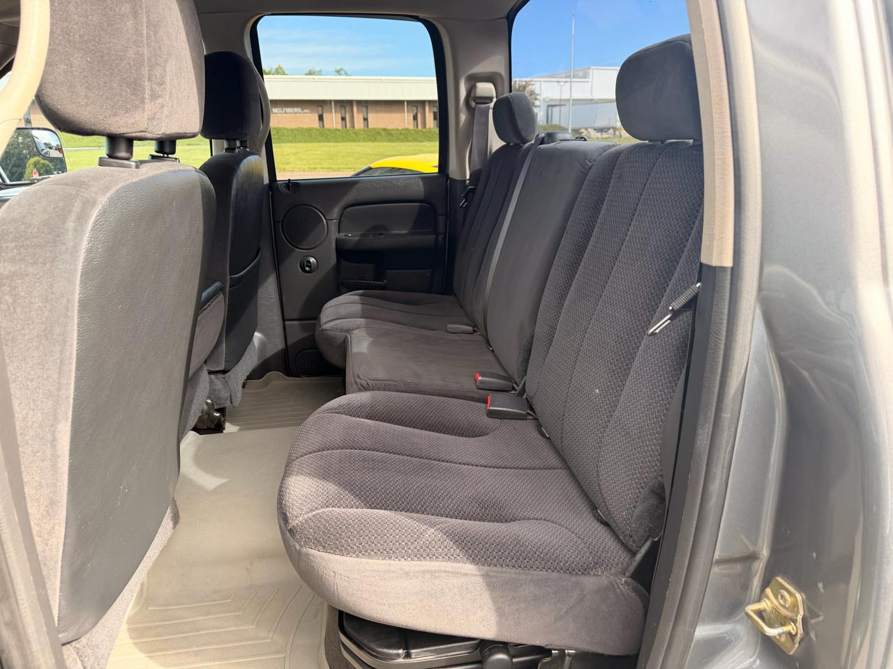 Dodge Ram 2500 4dr Quad Cab 140.5" WB 4WD SLT 2005