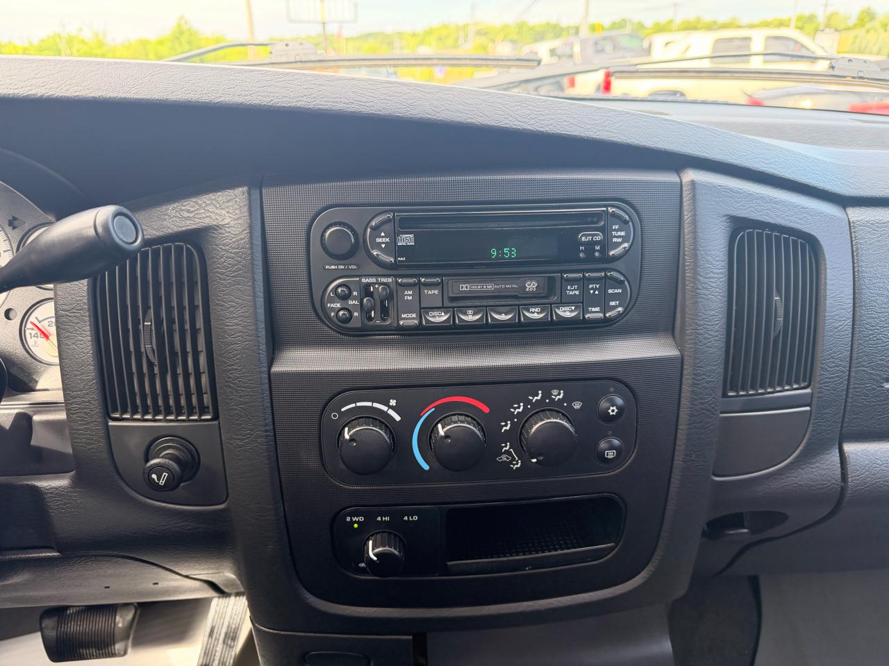 Dodge Ram 2500 4dr Quad Cab 140.5" WB 4WD SLT 2005