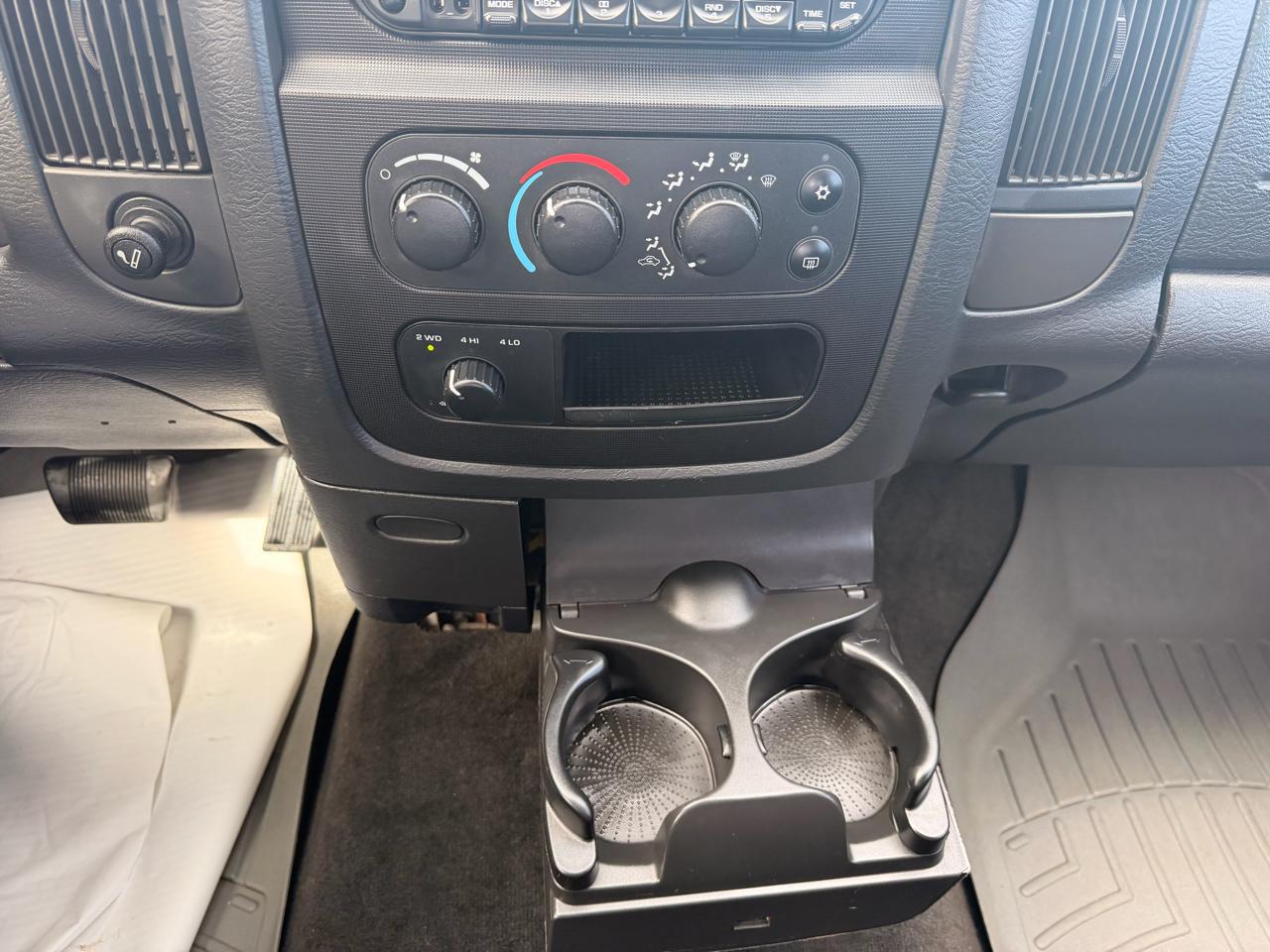 Dodge Ram 2500 4dr Quad Cab 140.5" WB 4WD SLT 2005