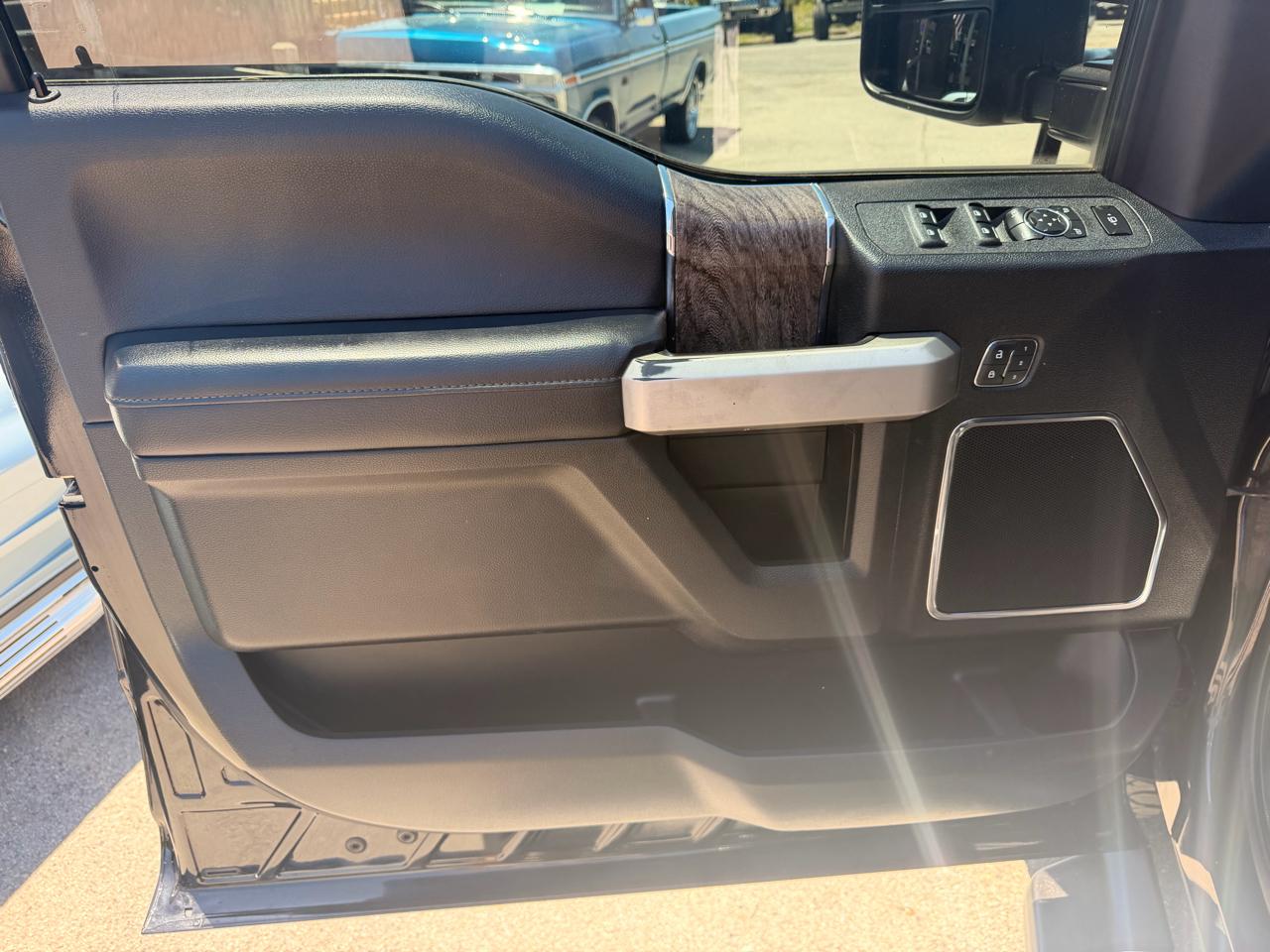 Ford Super Duty F-250 SRW 4WD Crew Cab 172" Lariat 2019