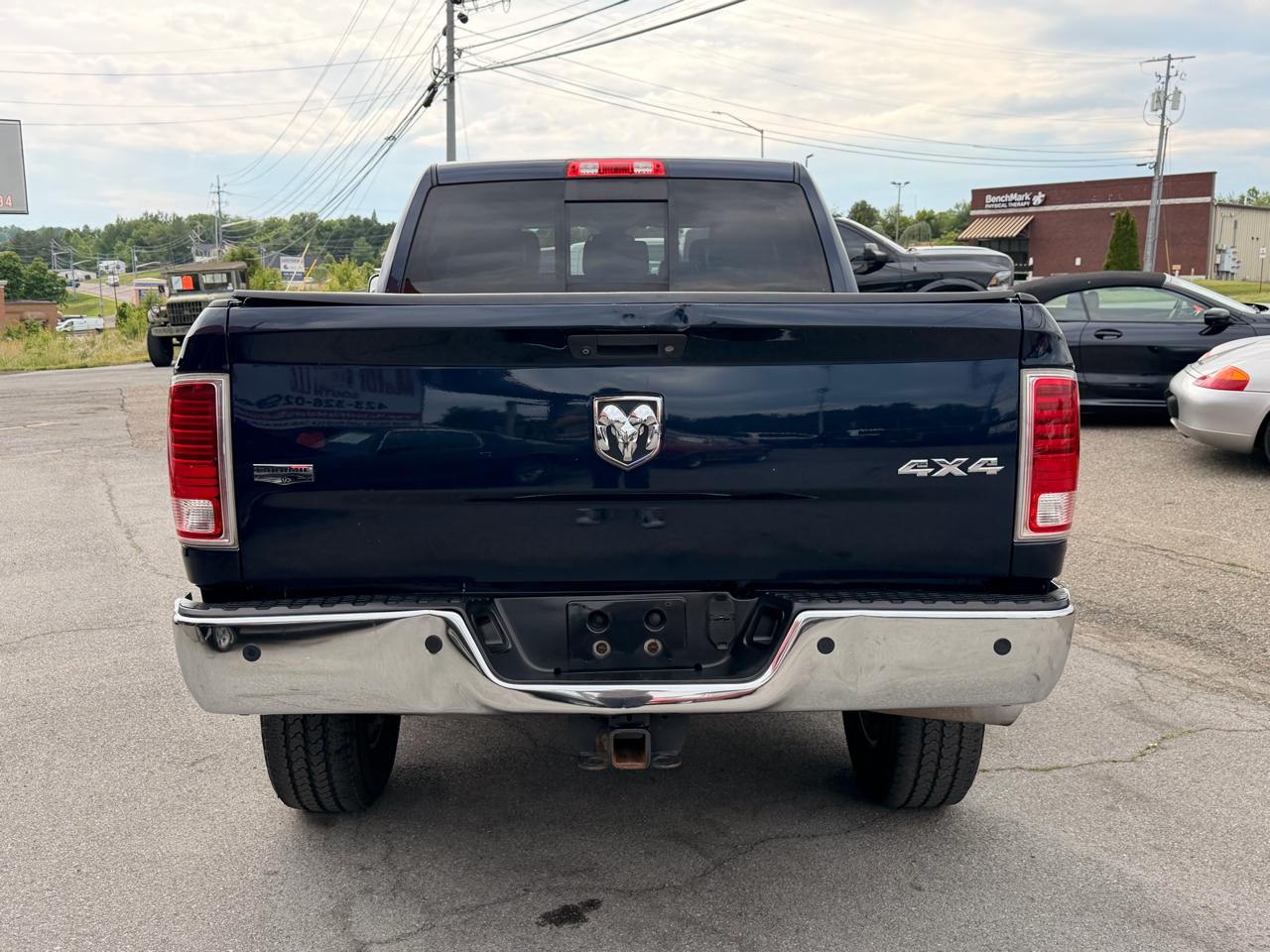 RAM 2500 4WD Mega Cab 160.5" Laramie 2015