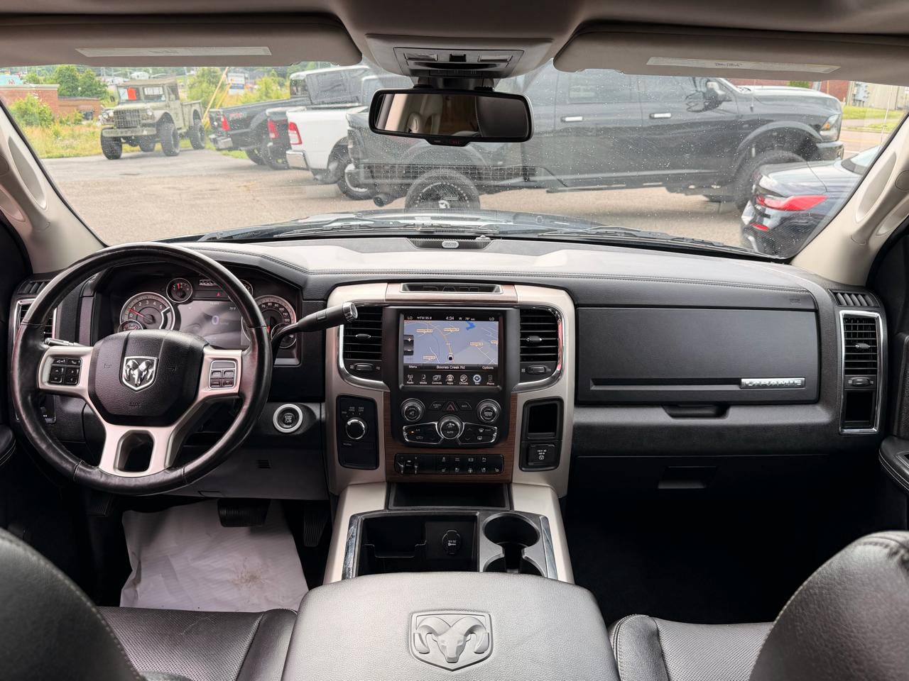 RAM 2500 4WD Mega Cab 160.5" Laramie 2015