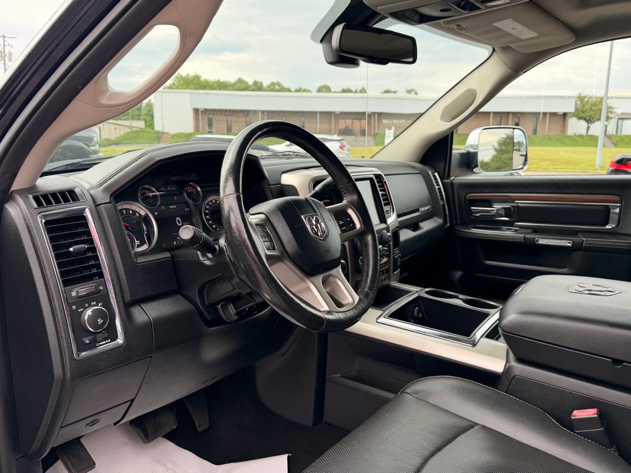 RAM 2500 4WD Mega Cab 160.5" Laramie 2015