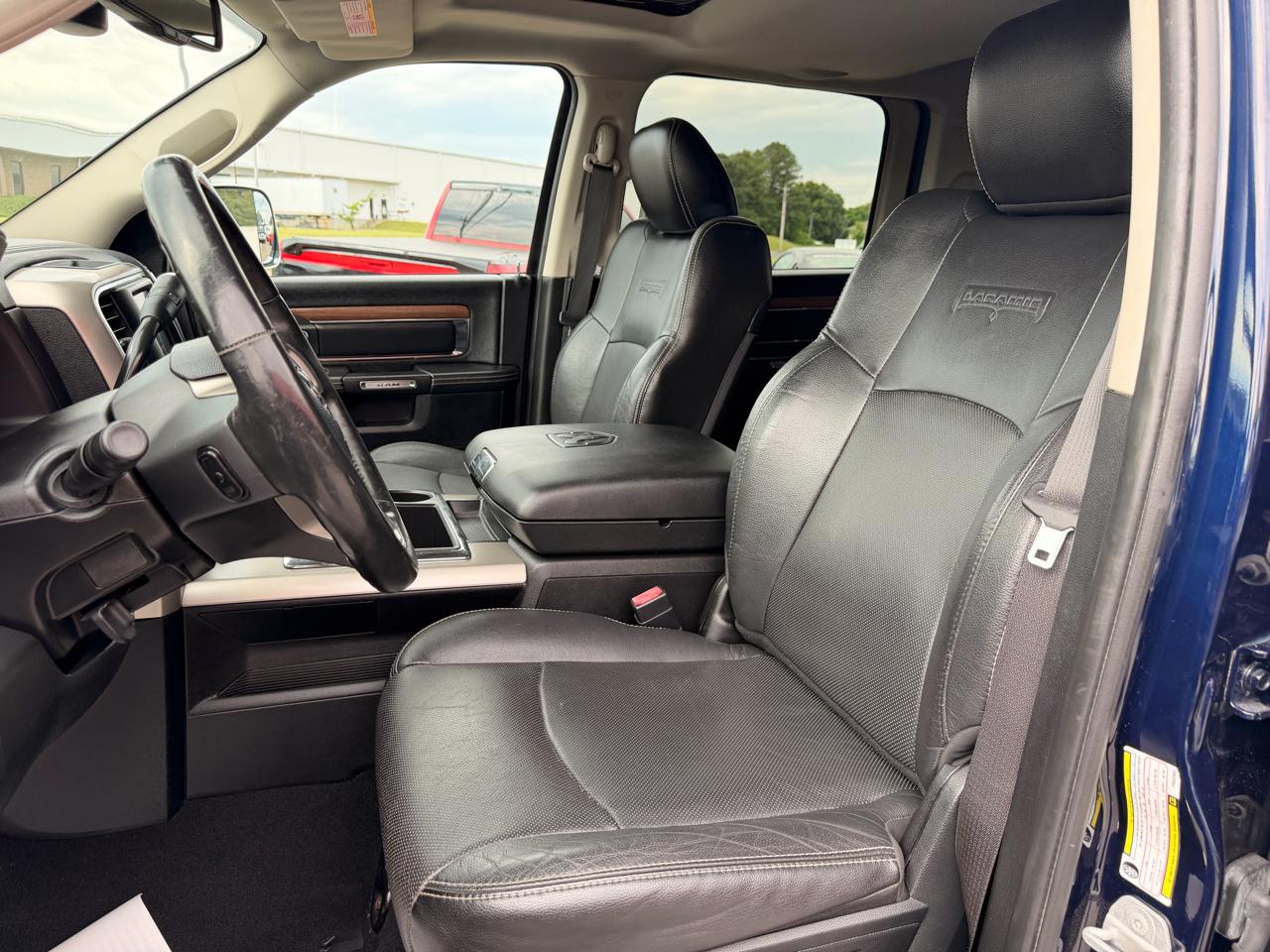 RAM 2500 4WD Mega Cab 160.5" Laramie 2015