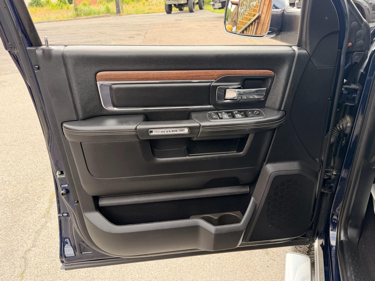 RAM 2500 4WD Mega Cab 160.5" Laramie 2015