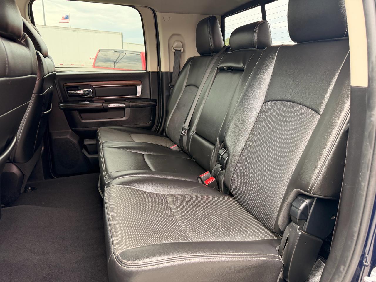 RAM 2500 4WD Mega Cab 160.5" Laramie 2015