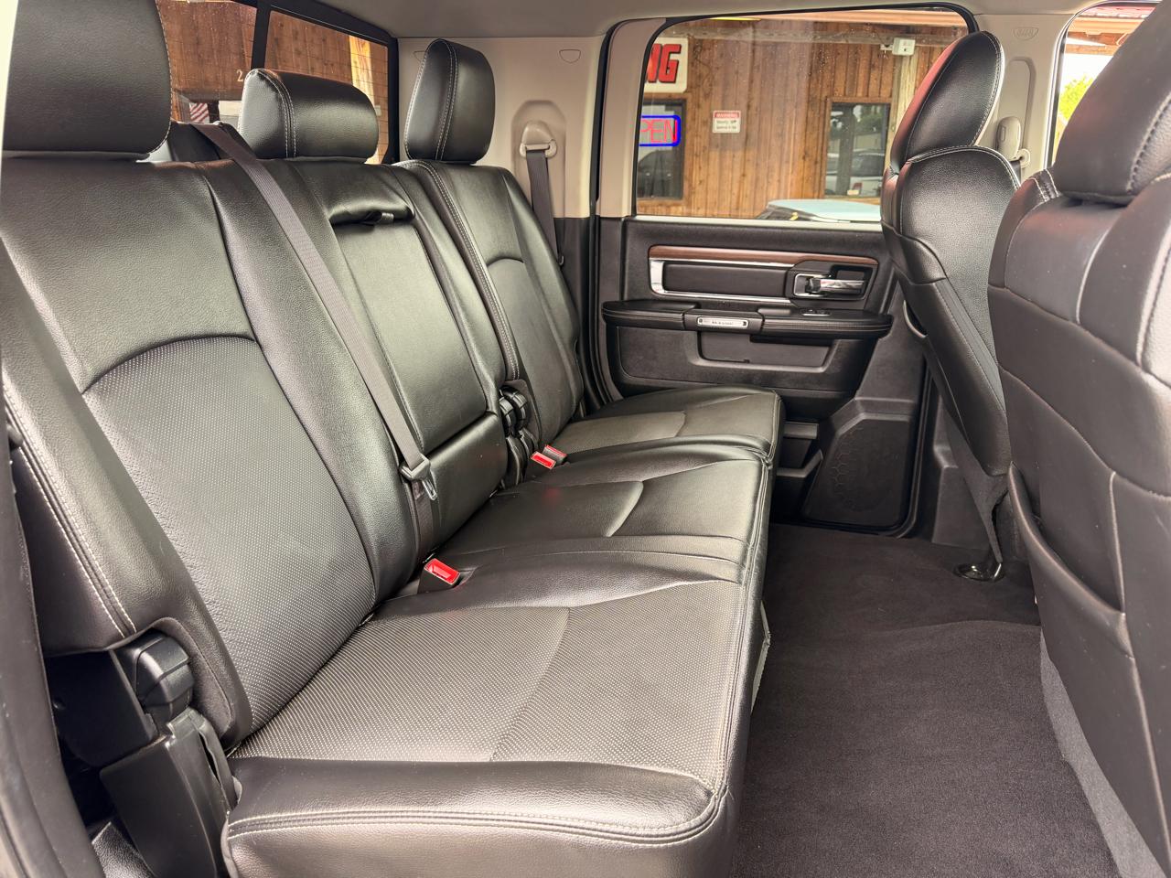 RAM 2500 4WD Mega Cab 160.5" Laramie 2015