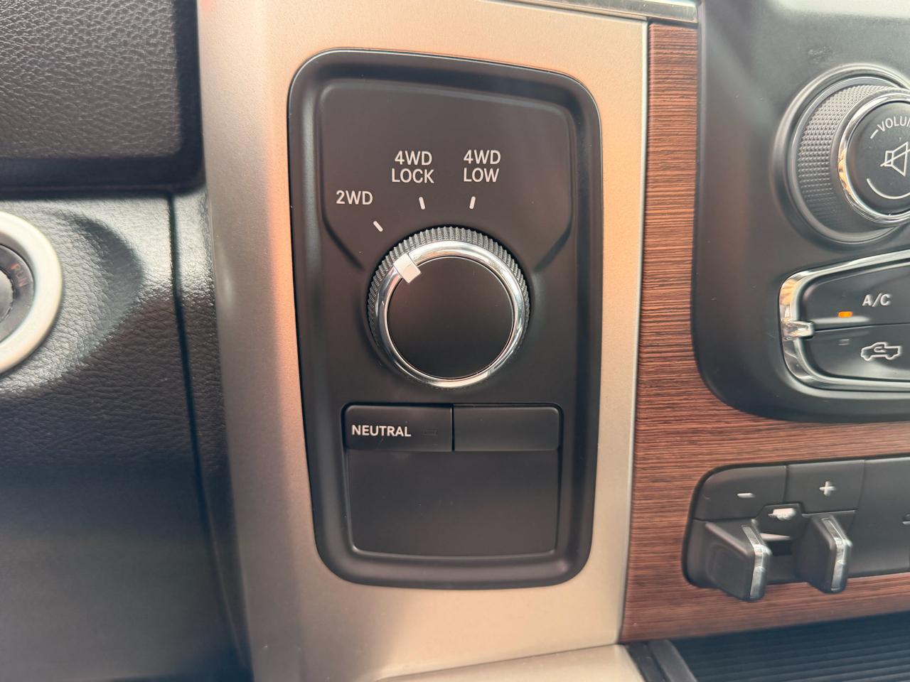 RAM 2500 4WD Mega Cab 160.5" Laramie 2015