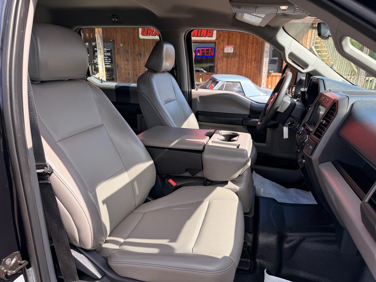 Ford Super Duty F-350 DRW  2022