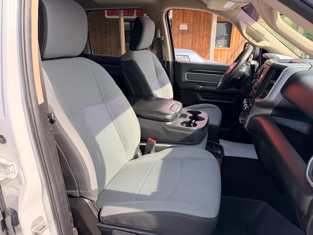 RAM 2500 Big Horn 4x4 Crew Cab 6'4" Box 2019