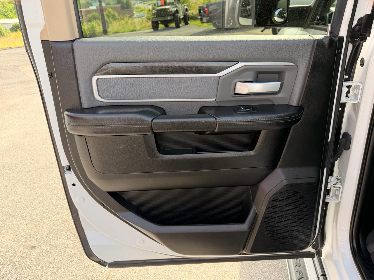 RAM 2500 Big Horn 4x4 Crew Cab 6'4" Box 2019
