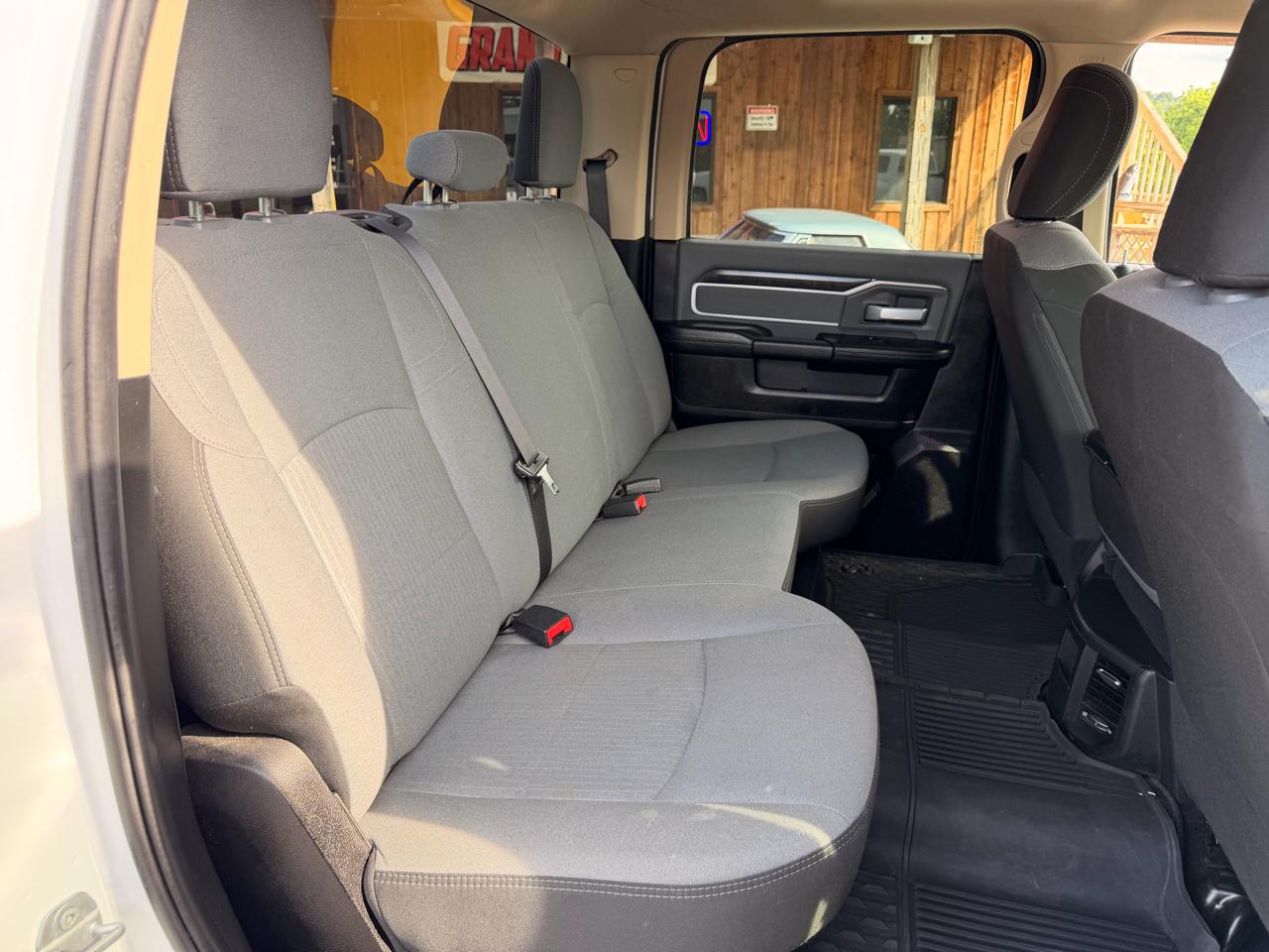 RAM 2500 Big Horn 4x4 Crew Cab 6'4" Box 2019