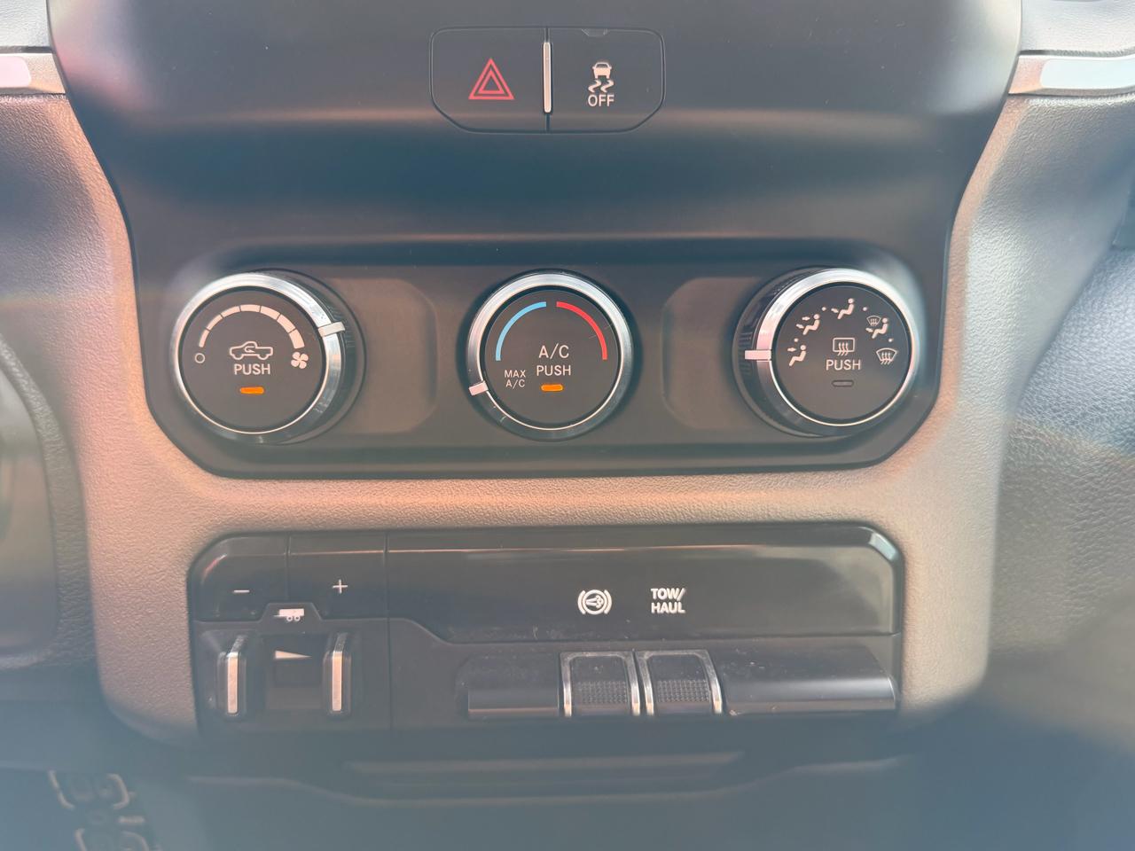 RAM 2500 Big Horn 4x4 Crew Cab 6'4" Box 2019