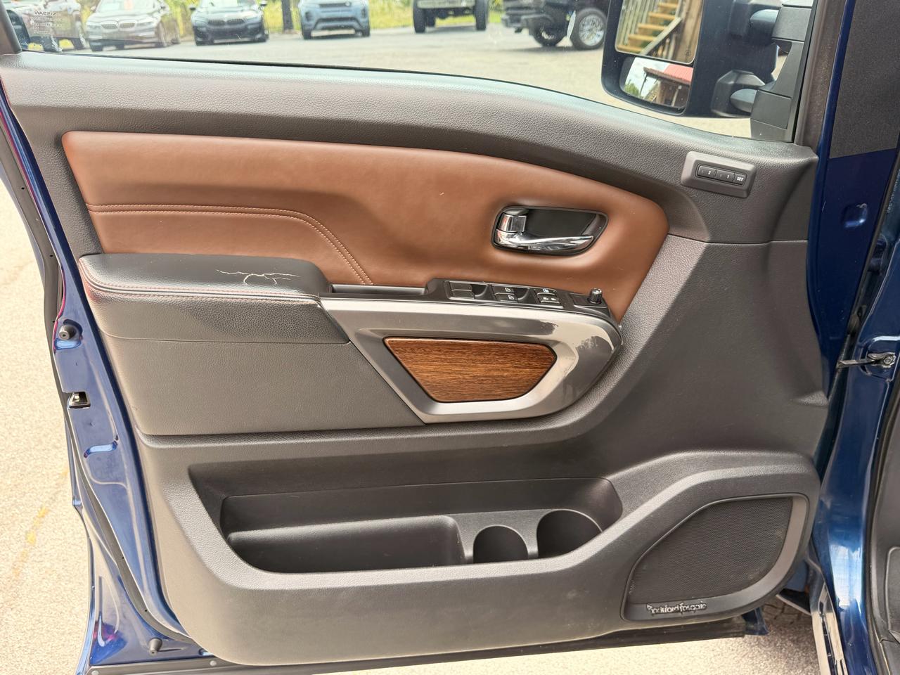 Nissan Titan XD 4WD Crew Cab Platinum Reserve Diesel 2016
