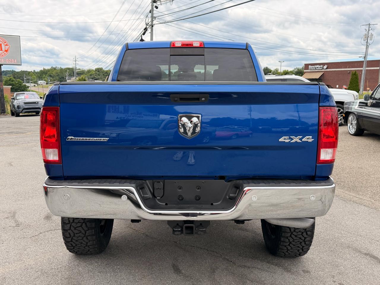 RAM 1500 4WD Crew Cab 140.5" Outdoorsman 2016