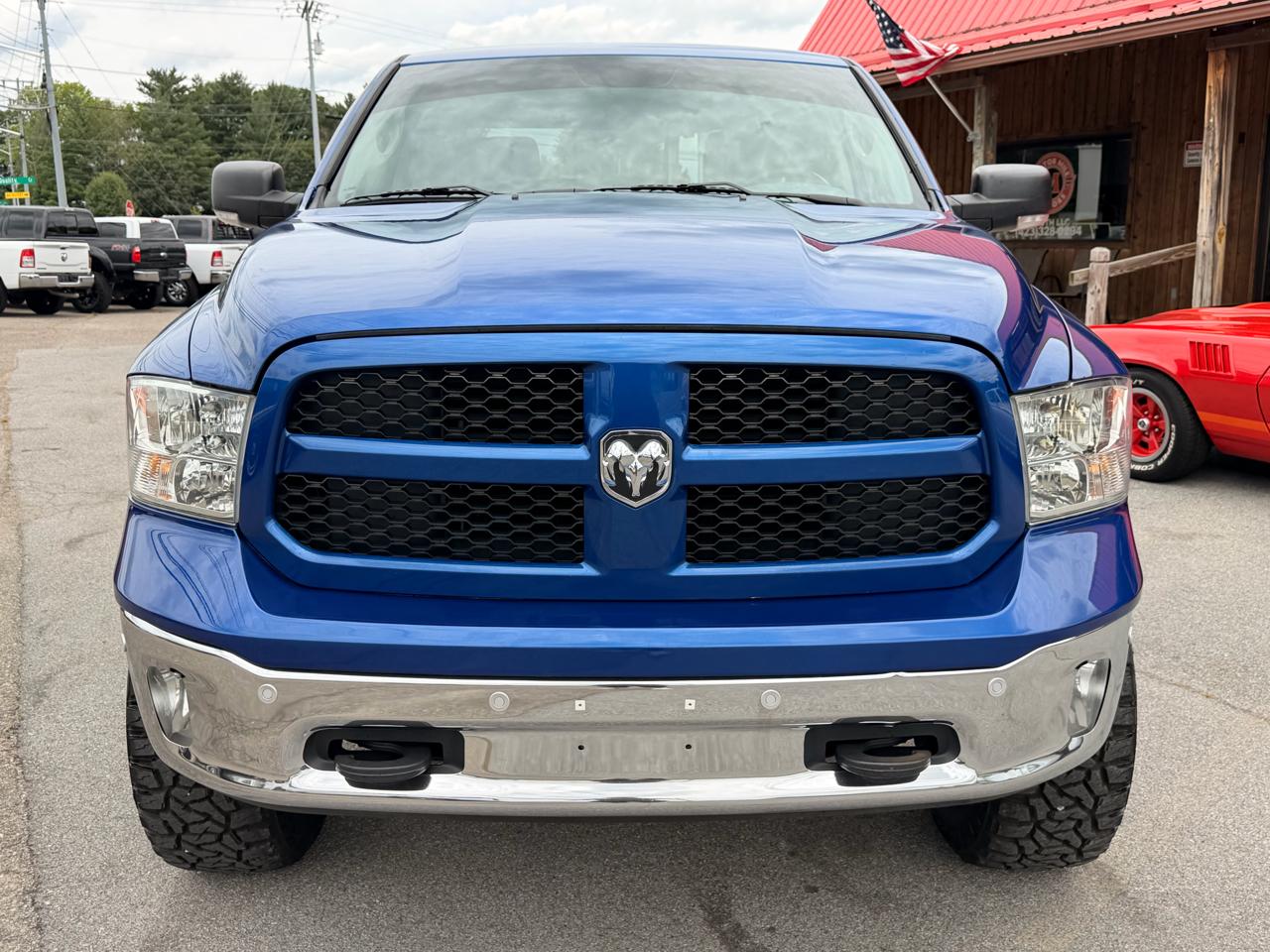 RAM 1500 4WD Crew Cab 140.5" Outdoorsman 2016