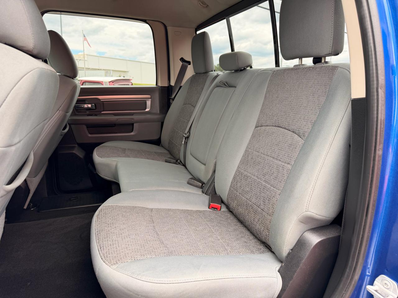 RAM 1500 4WD Crew Cab 140.5" Outdoorsman 2016
