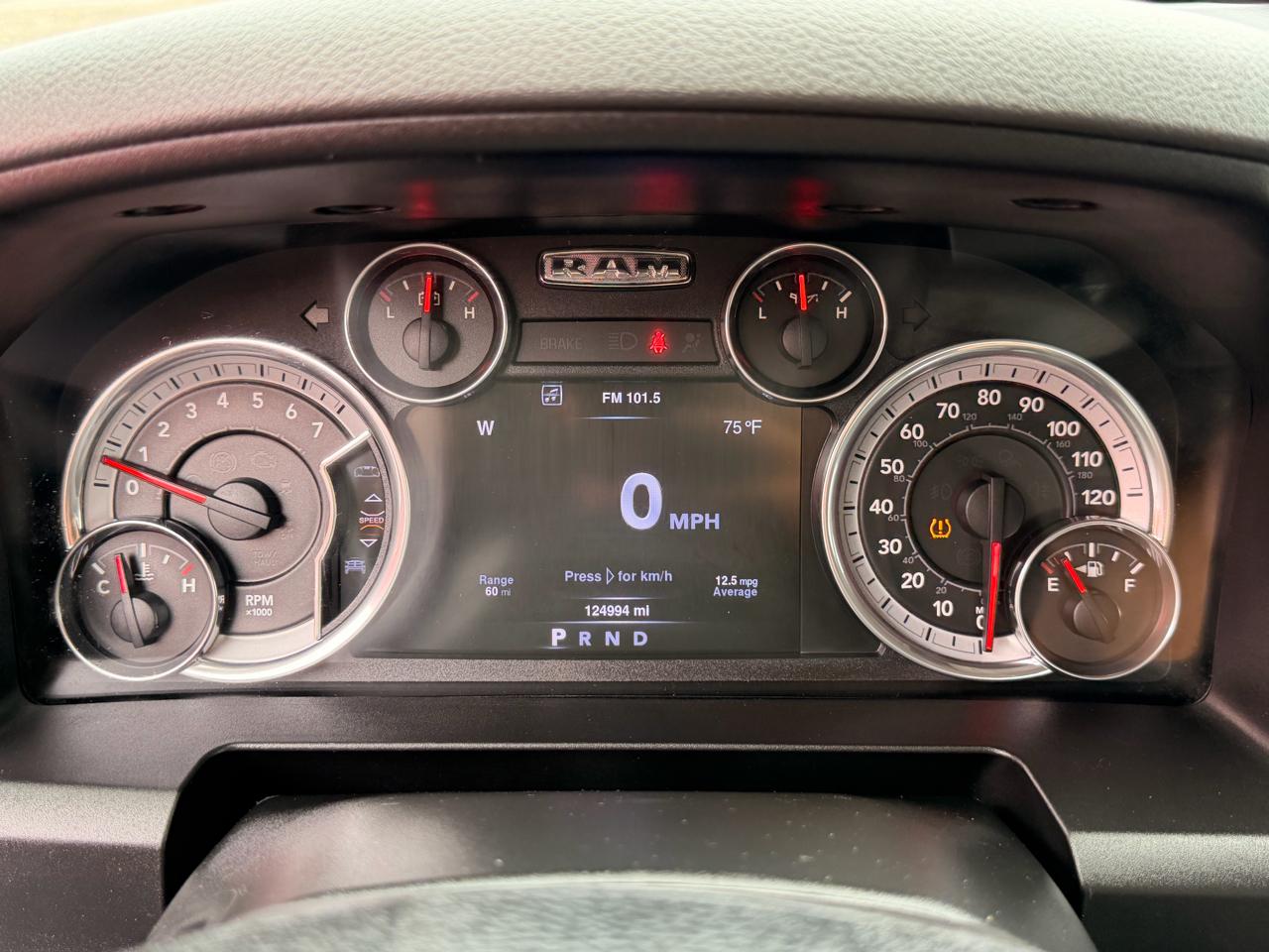 RAM 1500 4WD Crew Cab 140.5" Outdoorsman 2016