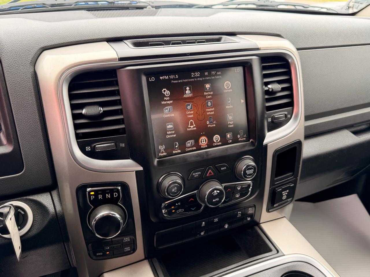 RAM 1500 4WD Crew Cab 140.5" Outdoorsman 2016