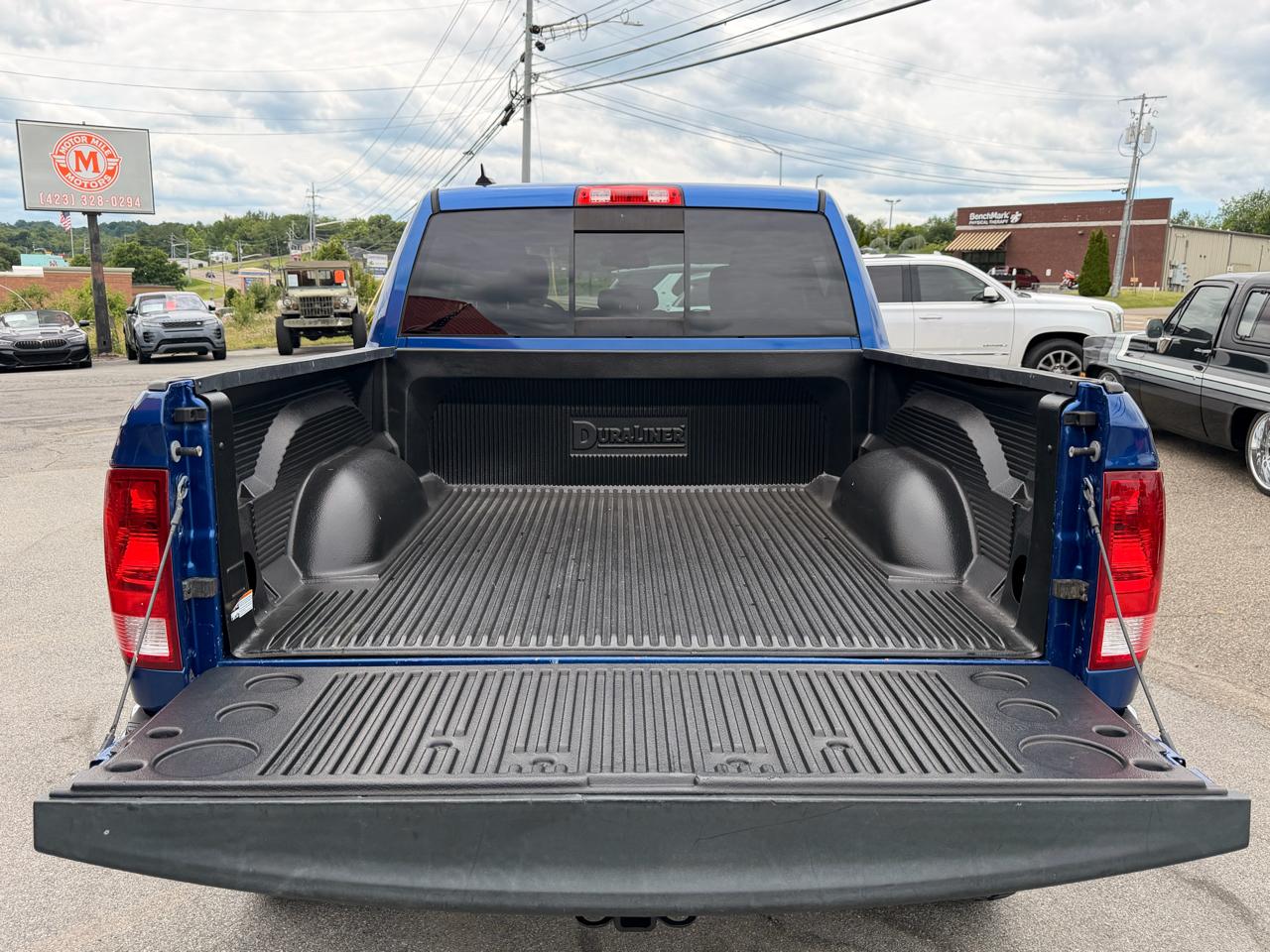 RAM 1500 4WD Crew Cab 140.5" Outdoorsman 2016