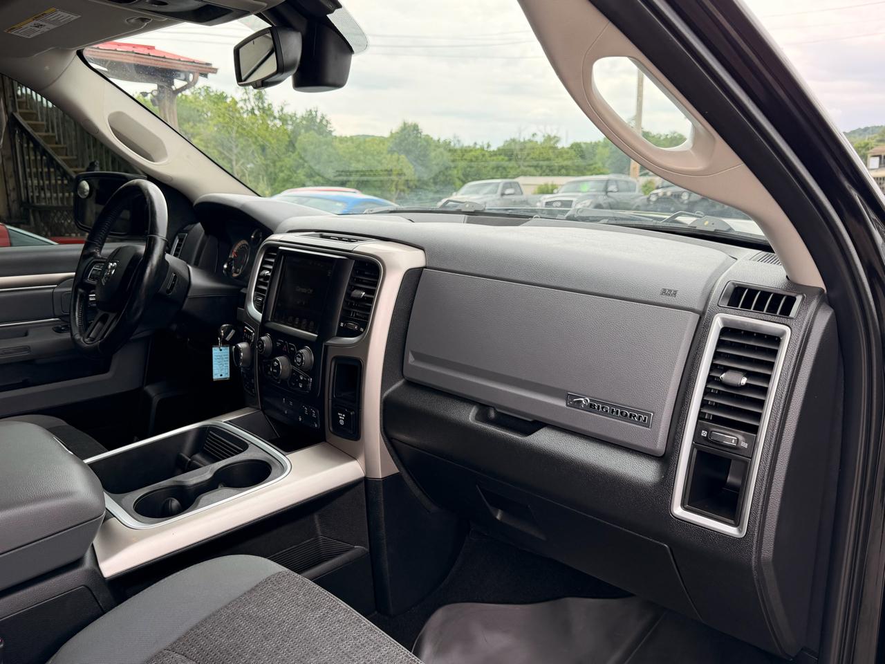 RAM 1500 Big Horn 4x4 Crew Cab 5'7" Box 2017