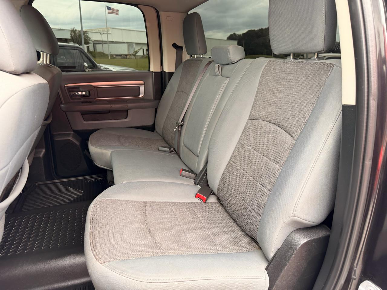 RAM 1500 Big Horn 4x4 Crew Cab 5'7" Box 2017