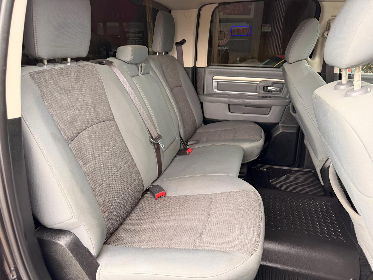 RAM 1500 Big Horn 4x4 Crew Cab 5'7" Box 2017