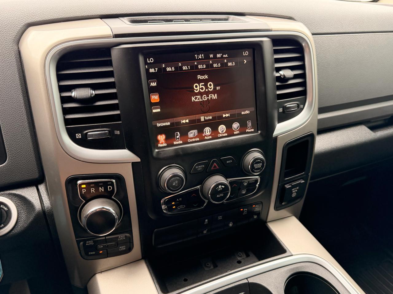 RAM 1500 Big Horn 4x4 Crew Cab 5'7" Box 2017