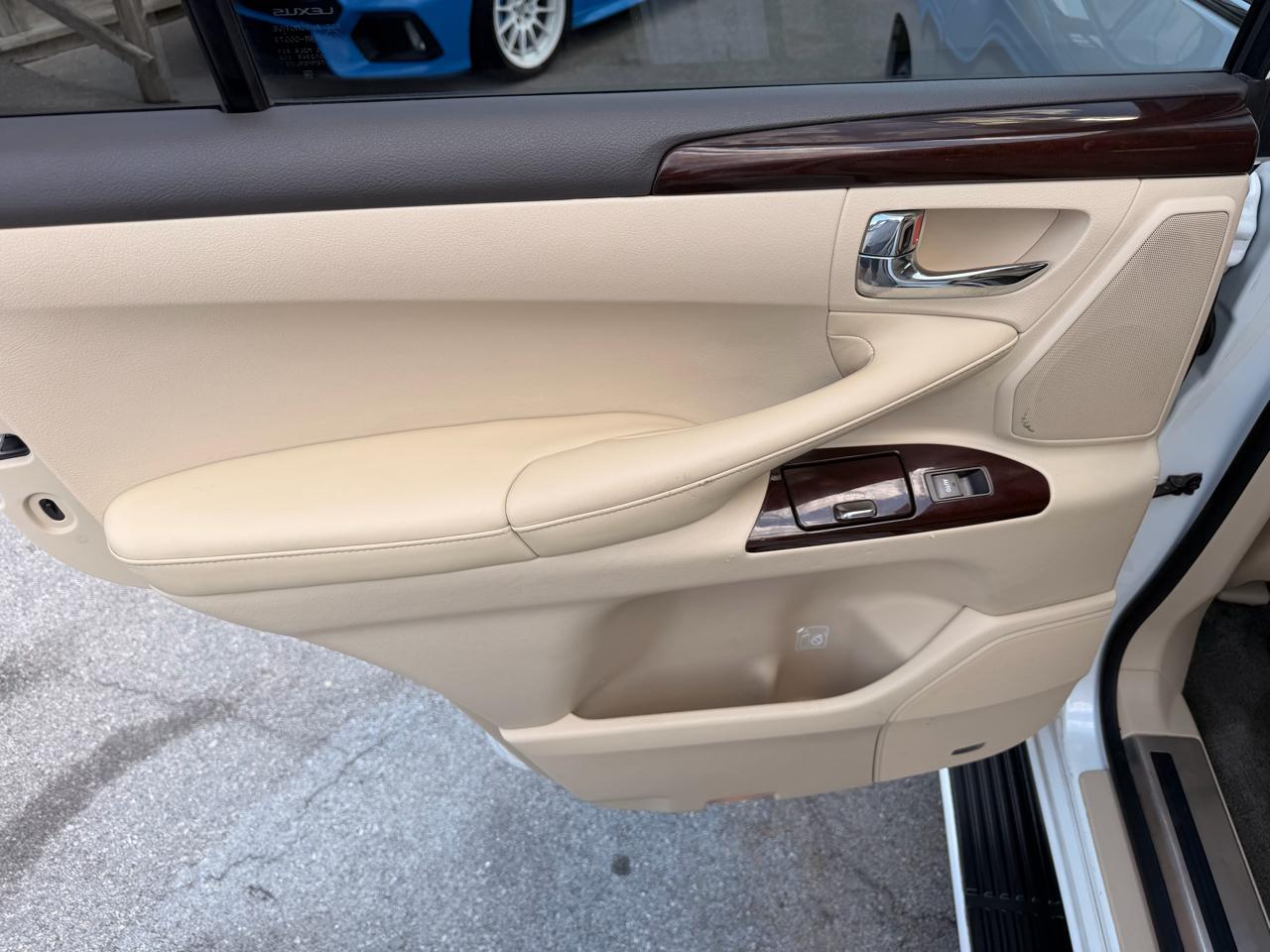 Lexus LX 570 4WD 4dr 2015