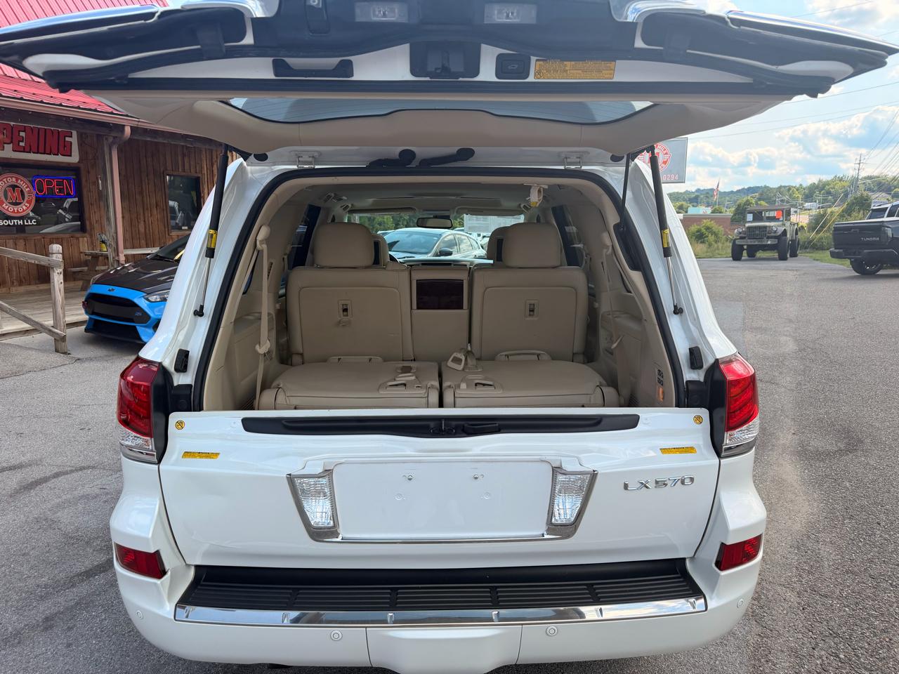 Lexus LX 570 4WD 4dr 2015