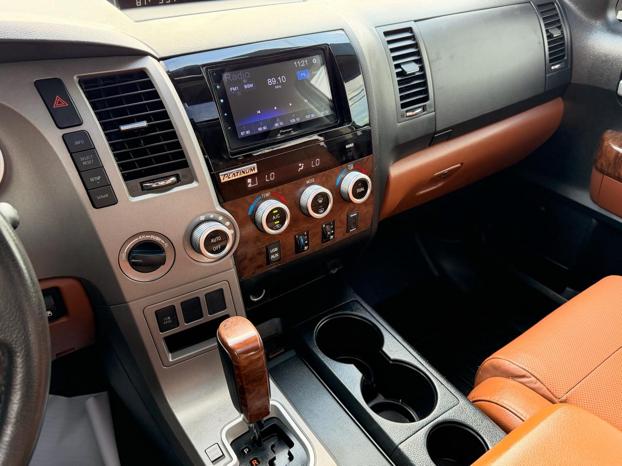 Toyota Tundra 4WD Truck CrewMax 5.7L FFV V8 6-Spd AT LTD (Natl) 2013
