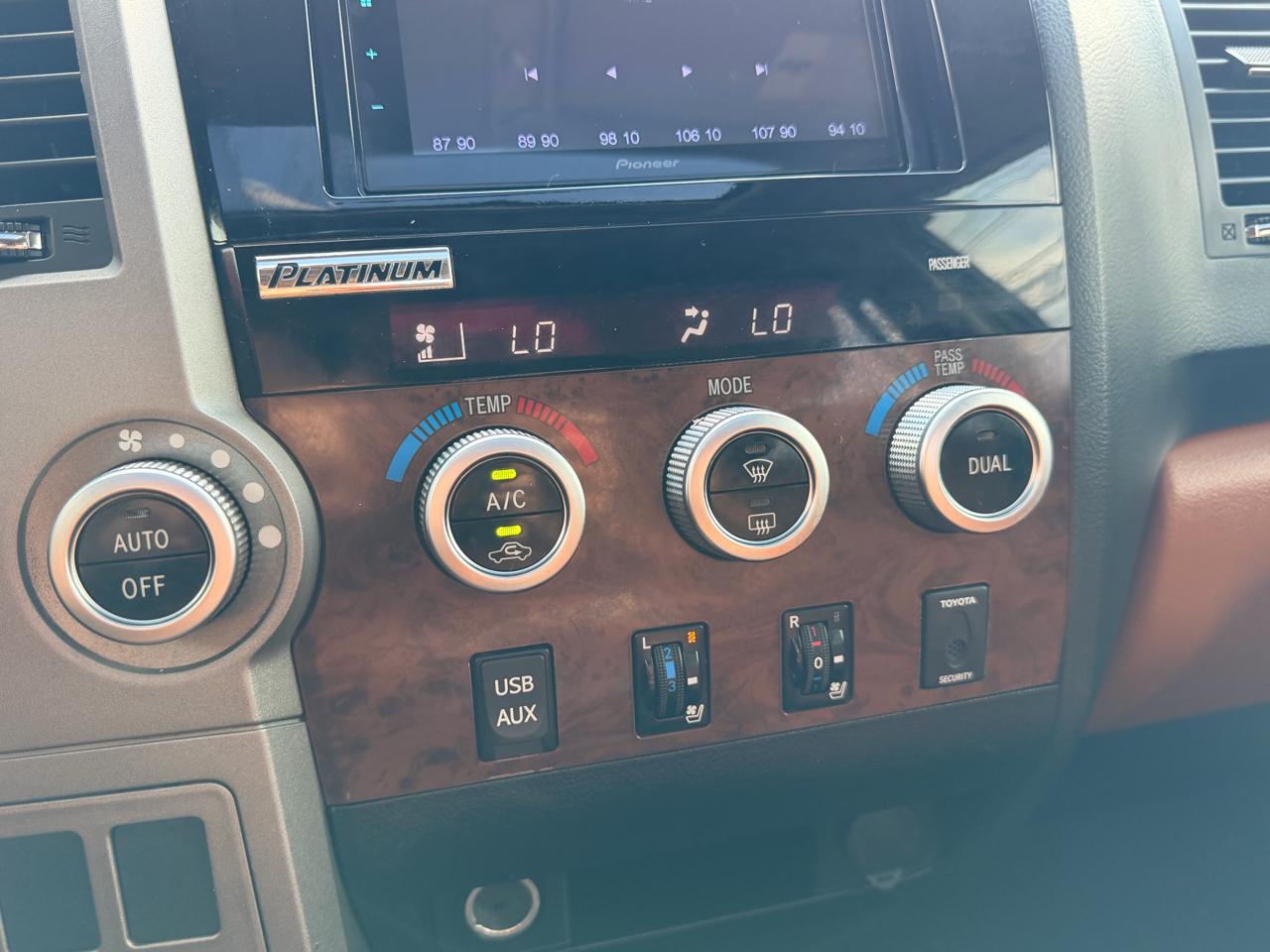 Toyota Tundra 4WD Truck CrewMax 5.7L FFV V8 6-Spd AT LTD (Natl) 2013