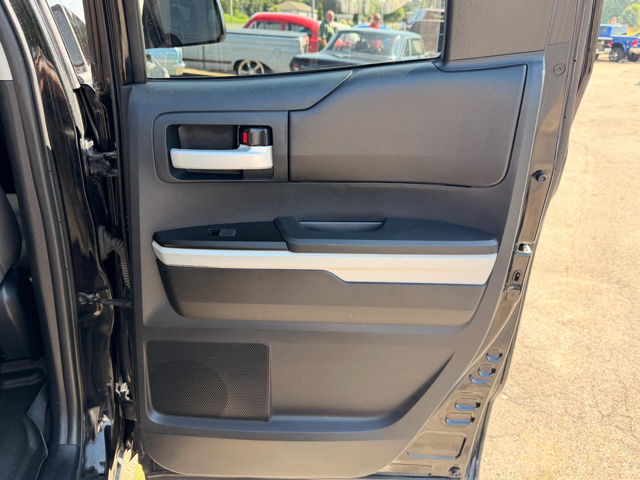 Toyota Tundra 4WD Truck Double Cab 5.7L V8 6-Spd AT TRD Pro (Natl) 2015