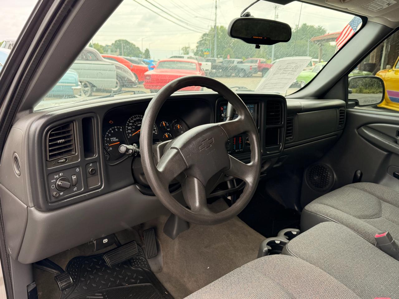 Chevrolet Silverado 1500 2WD Reg Cab 133.0" LS 2005