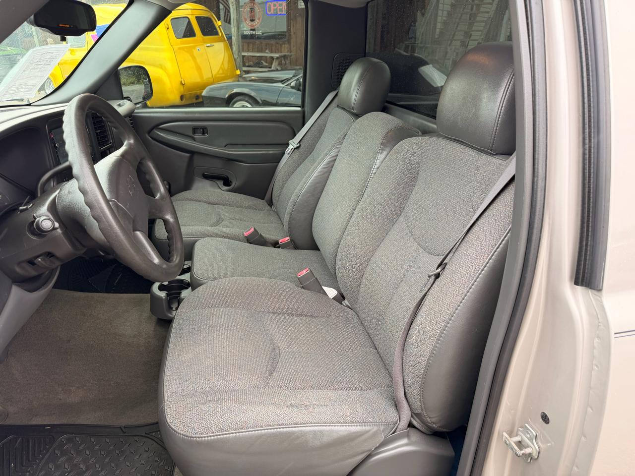 Chevrolet Silverado 1500 2WD Reg Cab 133.0" LS 2005
