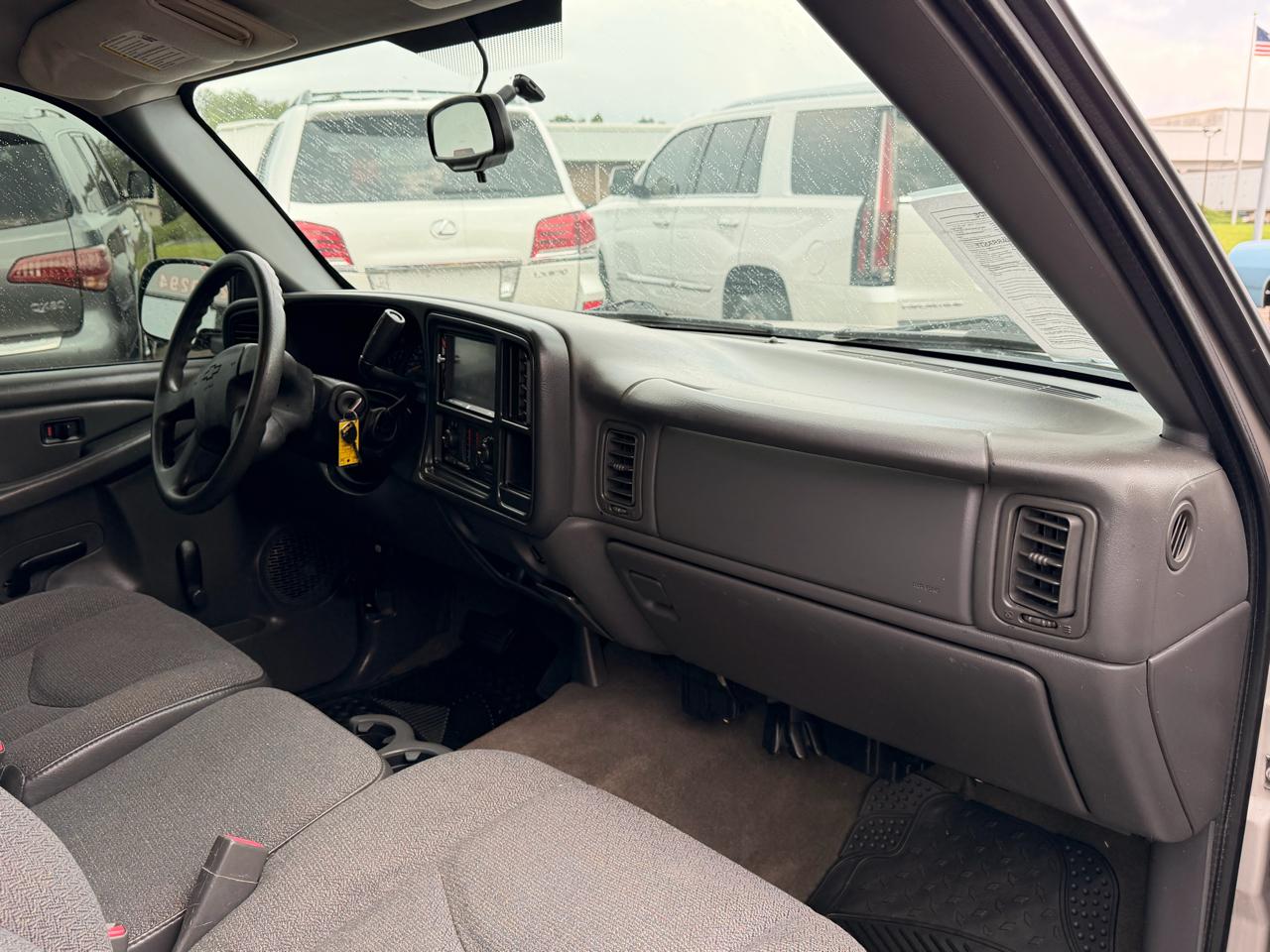 Chevrolet Silverado 1500 2WD Reg Cab 133.0" LS 2005