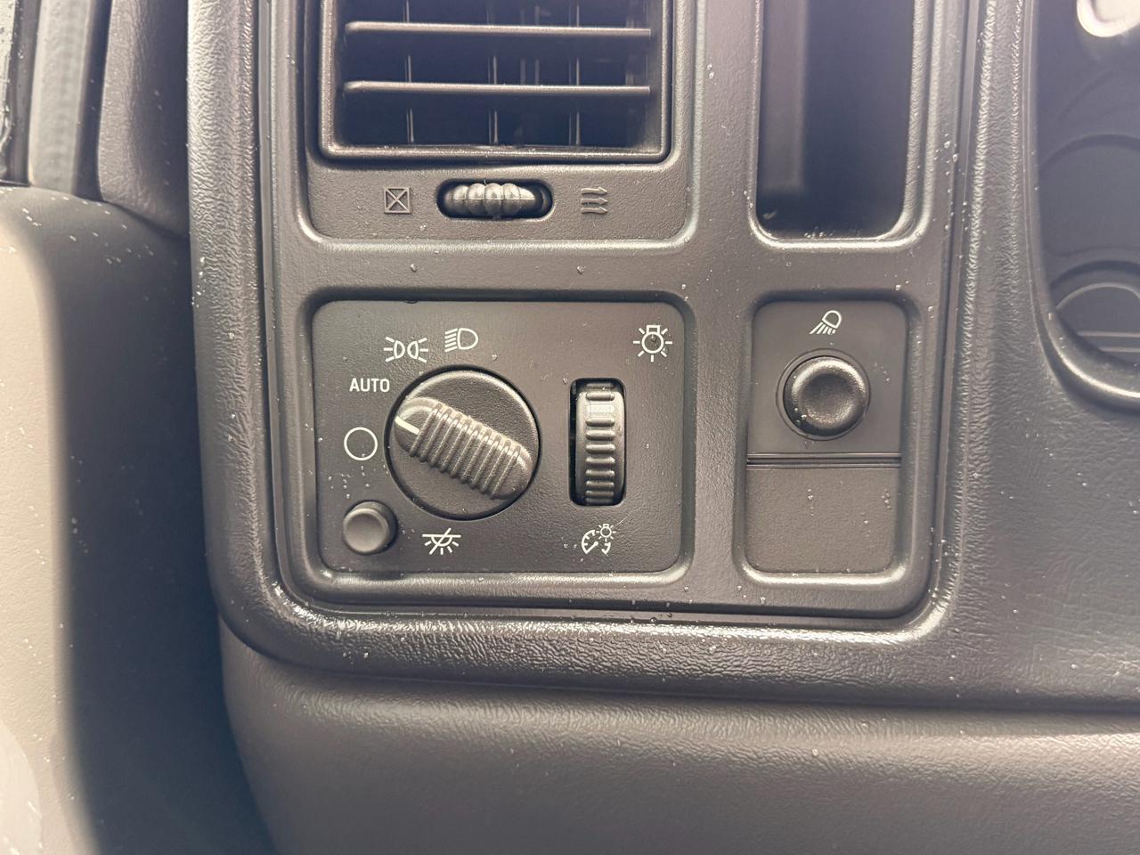 Chevrolet Silverado 1500 2WD Reg Cab 133.0" LS 2005