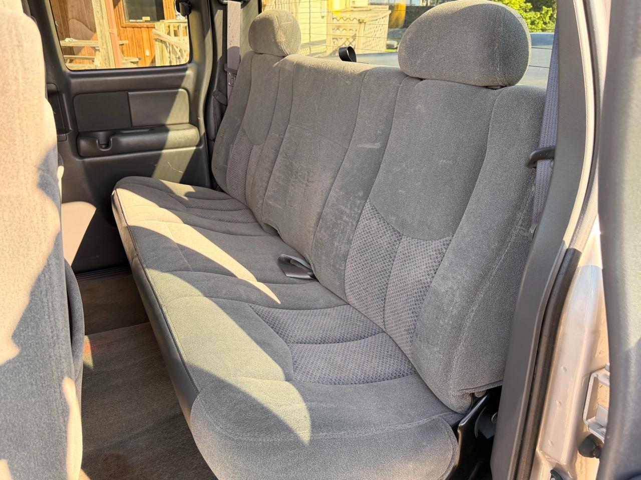 Chevrolet Silverado 2500HD Ext Cab 157.5" WB LS 2004