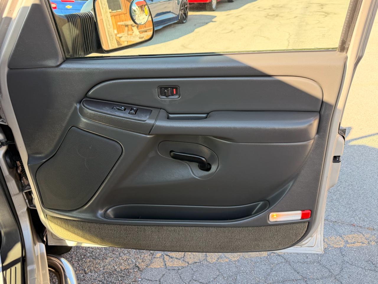 Chevrolet Silverado 2500HD Ext Cab 157.5" WB LS 2004