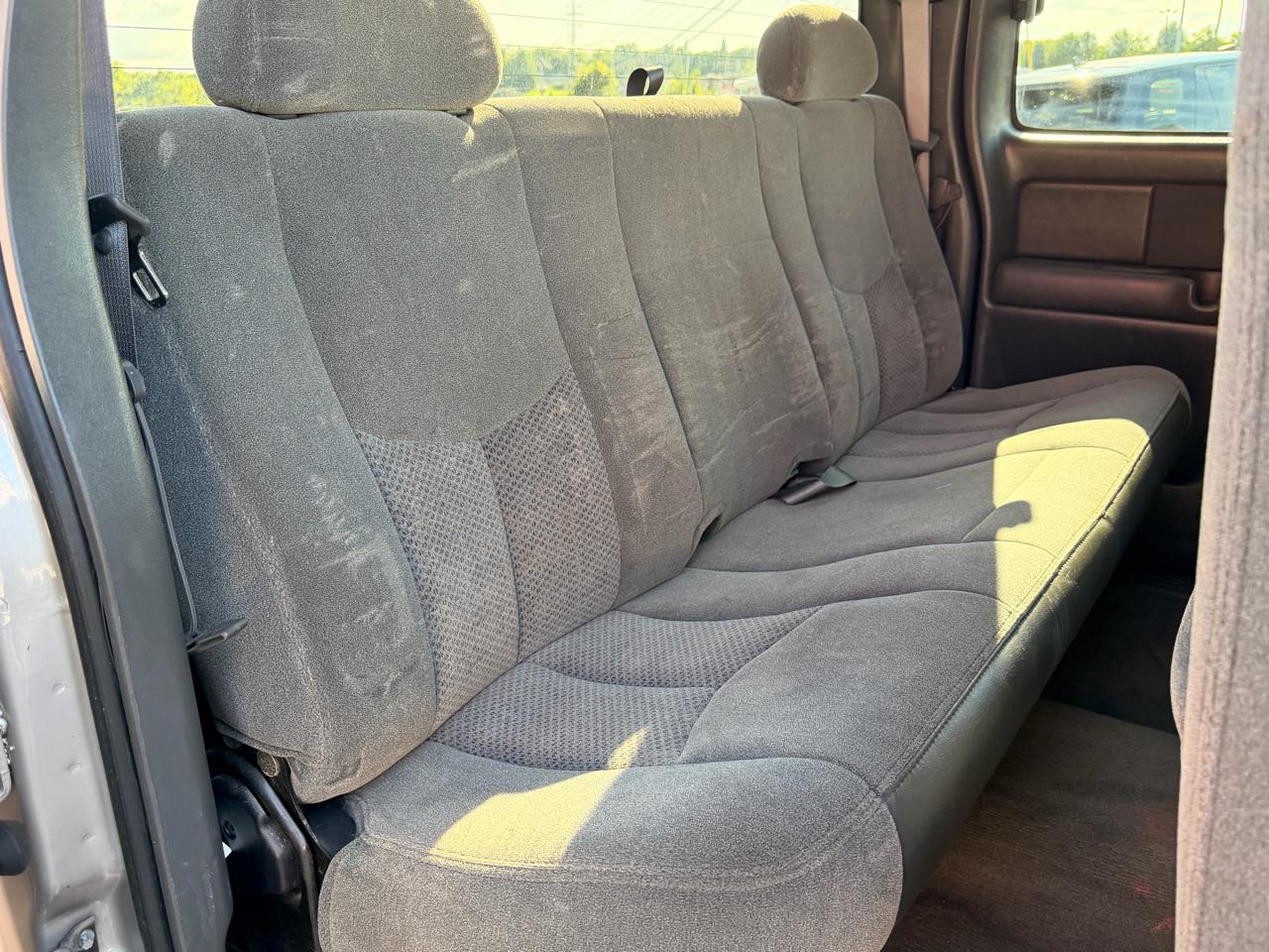 Chevrolet Silverado 2500HD Ext Cab 157.5" WB LS 2004