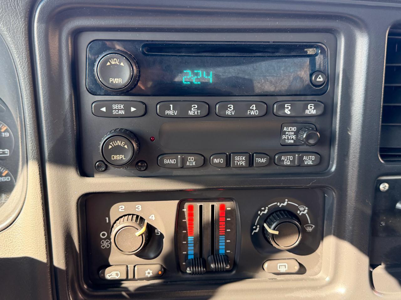 Chevrolet Silverado 2500HD Ext Cab 157.5" WB LS 2004