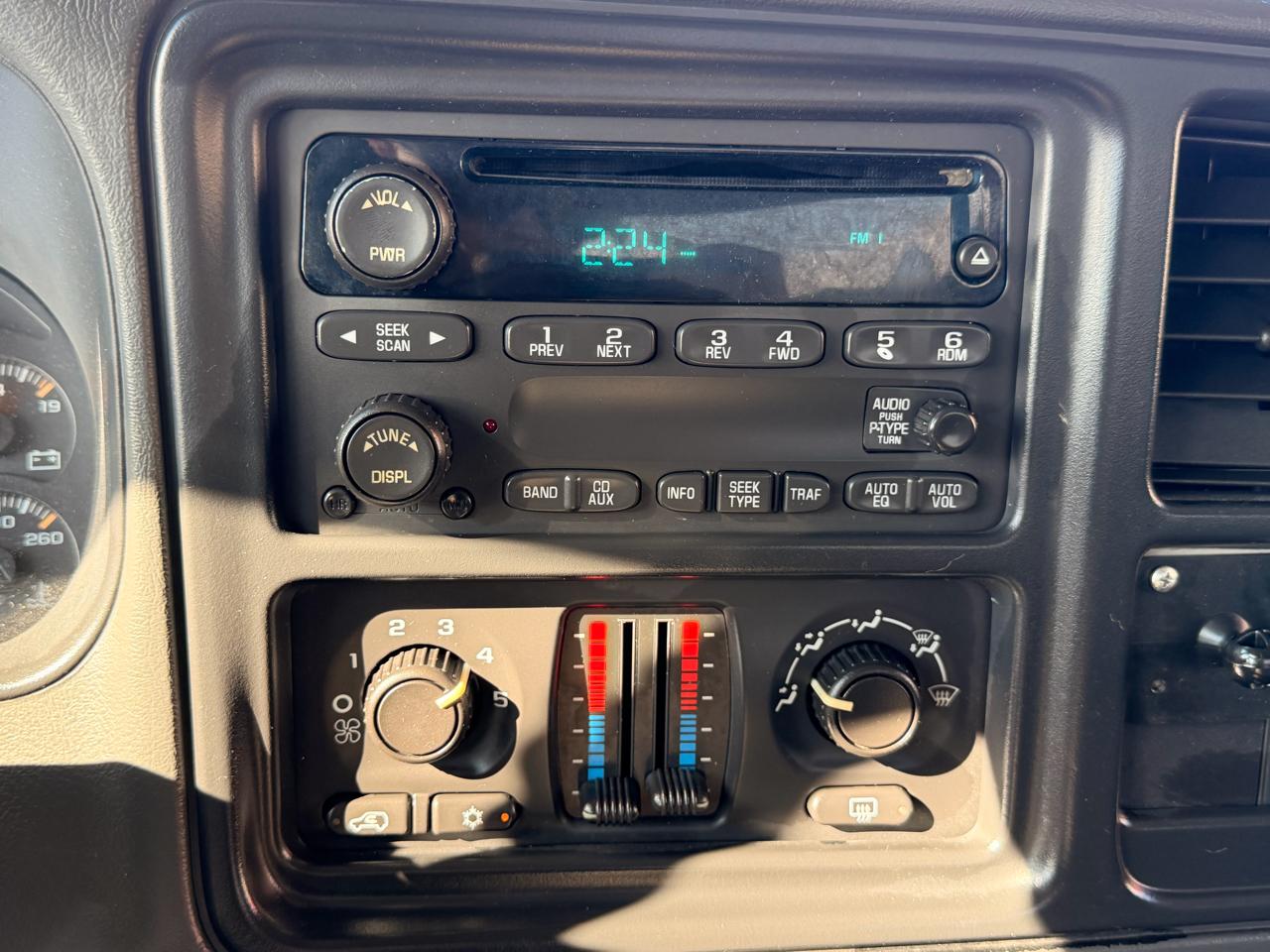 Chevrolet Silverado 2500HD Ext Cab 157.5" WB LS 2004