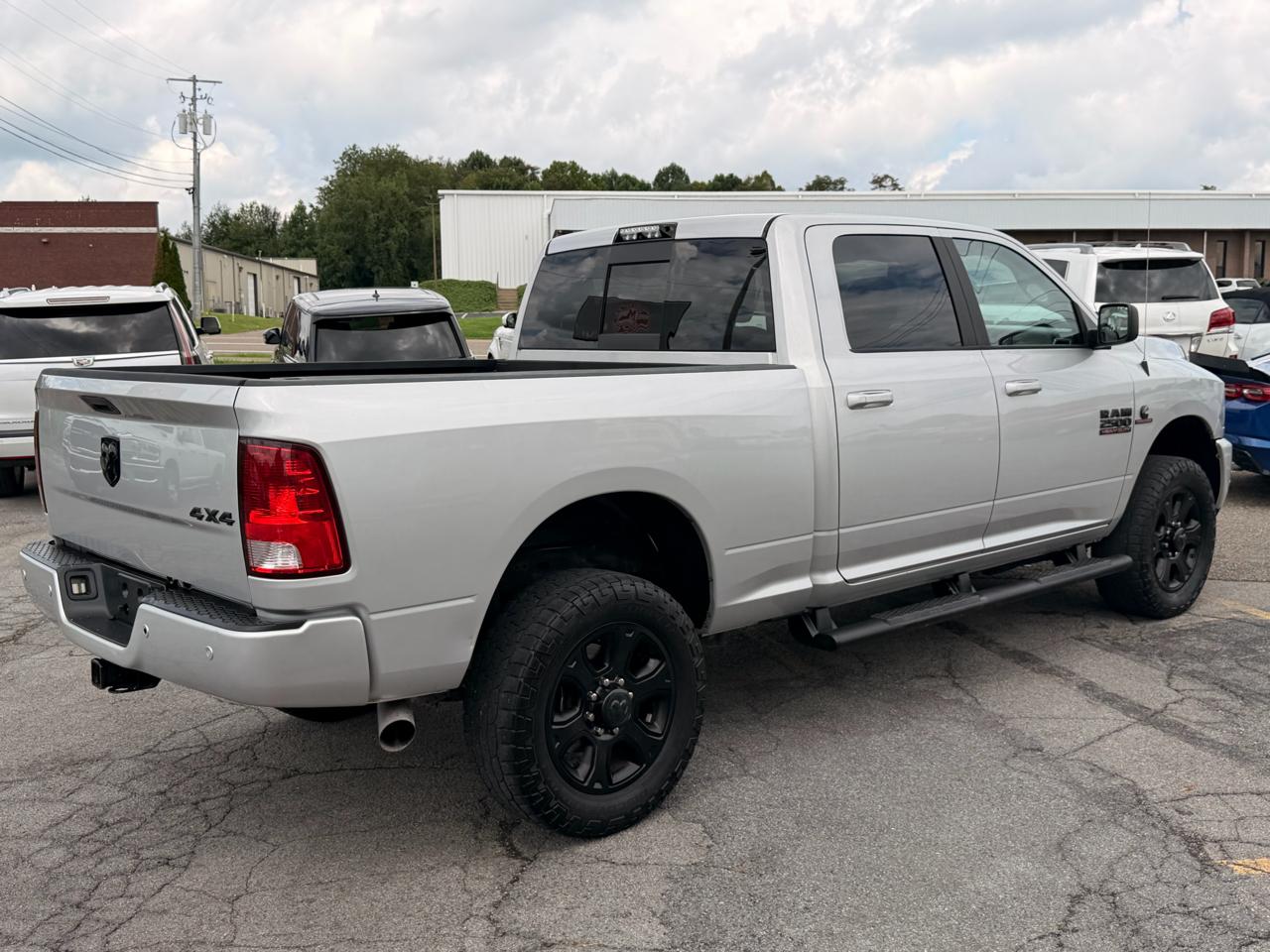 RAM 2500 Big Horn 4x4 Crew Cab 6'4" Box 2017