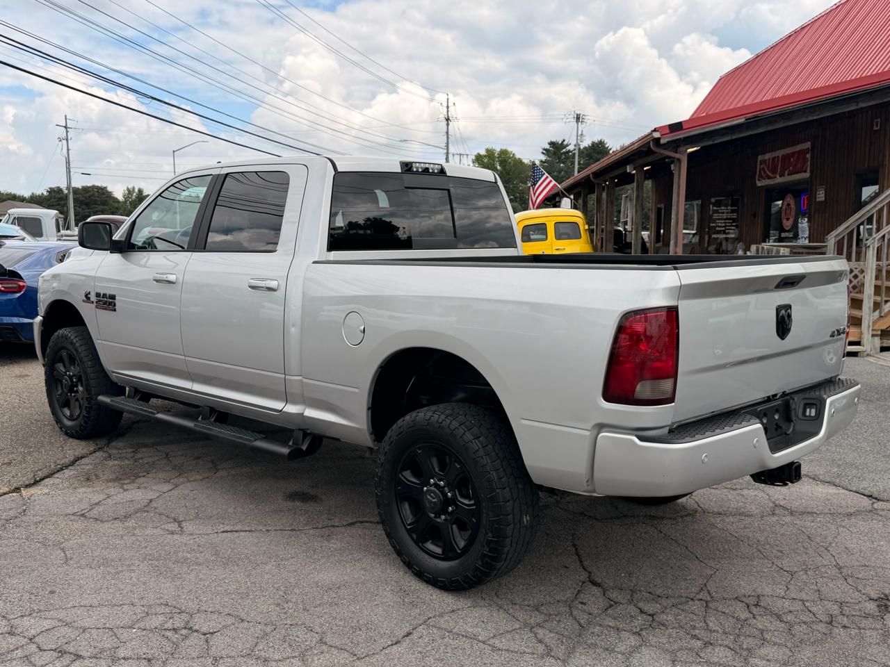 RAM 2500 Big Horn 4x4 Crew Cab 6'4" Box 2017