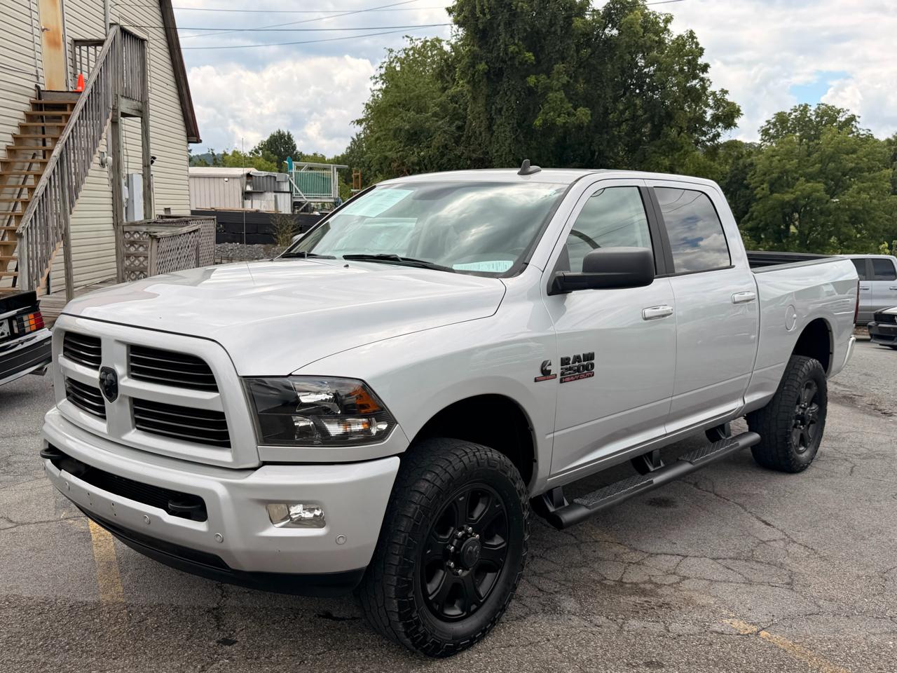 RAM 2500 Big Horn 4x4 Crew Cab 6'4" Box 2017