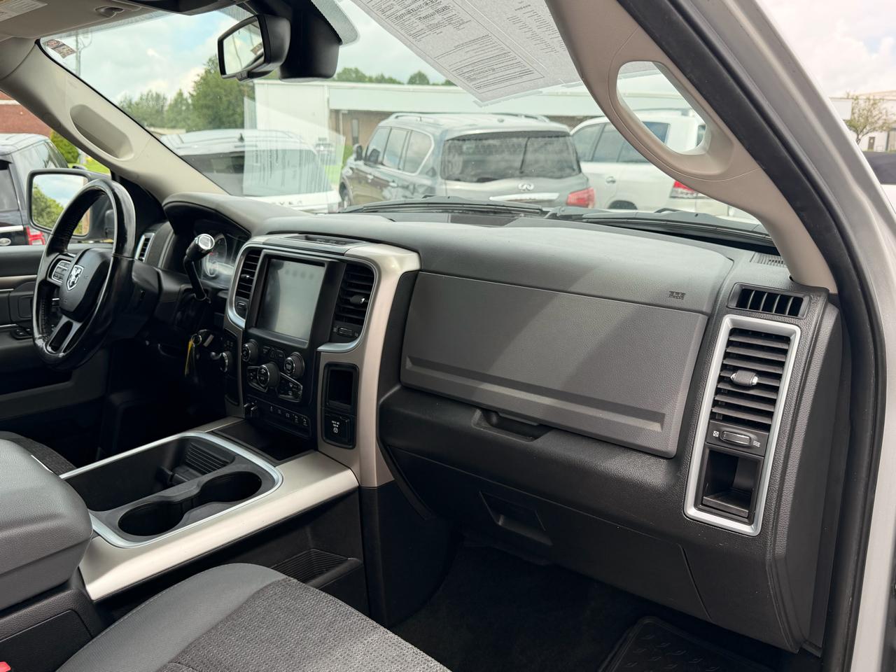 RAM 2500 Big Horn 4x4 Crew Cab 6'4" Box 2017