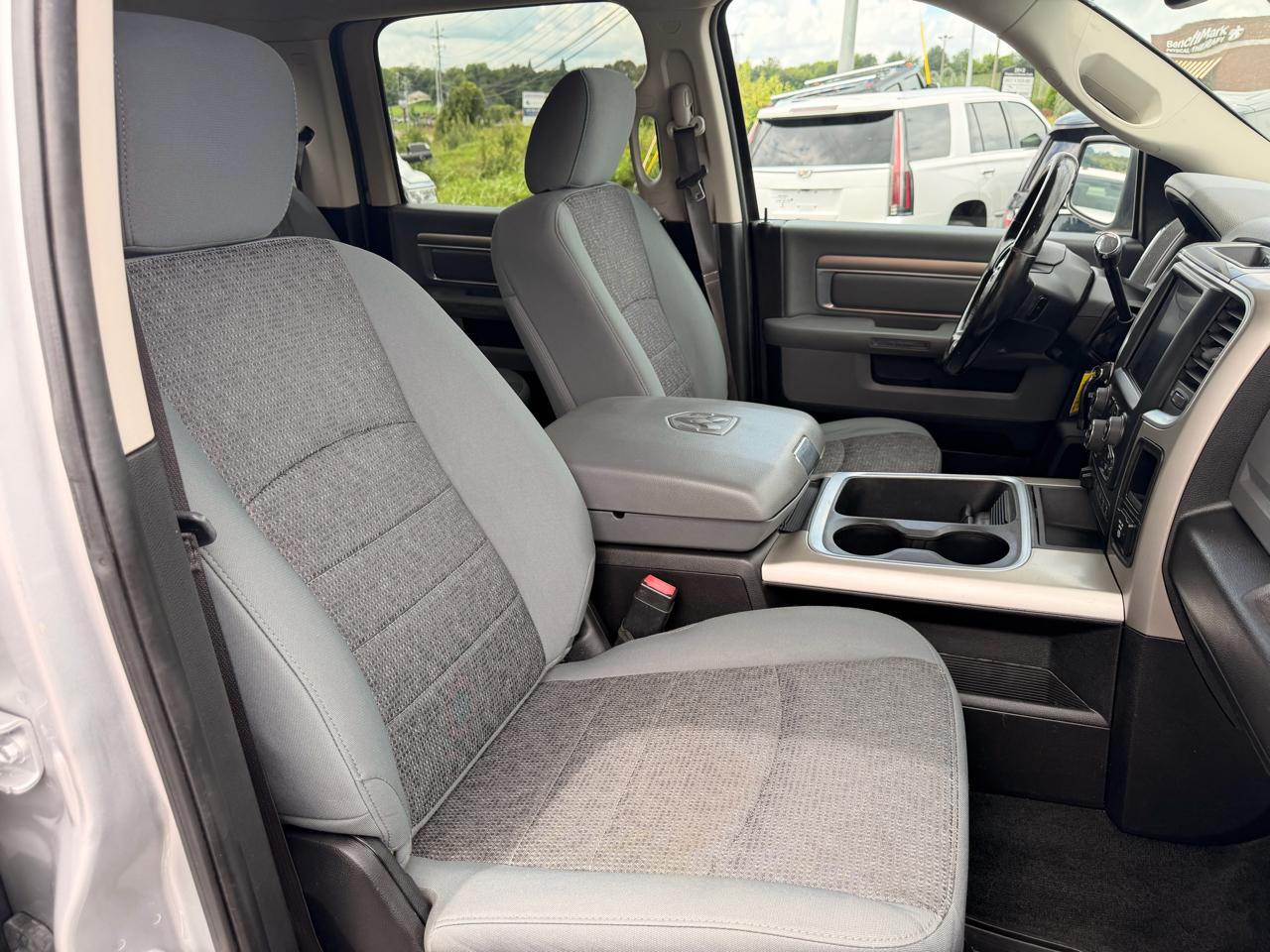 RAM 2500 Big Horn 4x4 Crew Cab 6'4" Box 2017